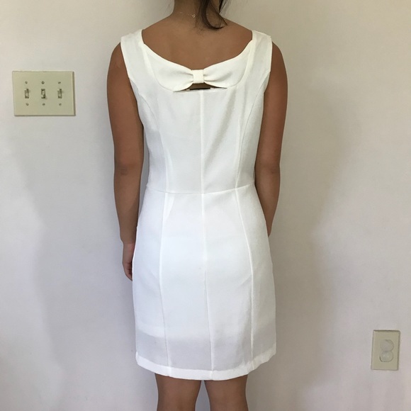 White dress with flower on shoulder - Picture 3 of 4